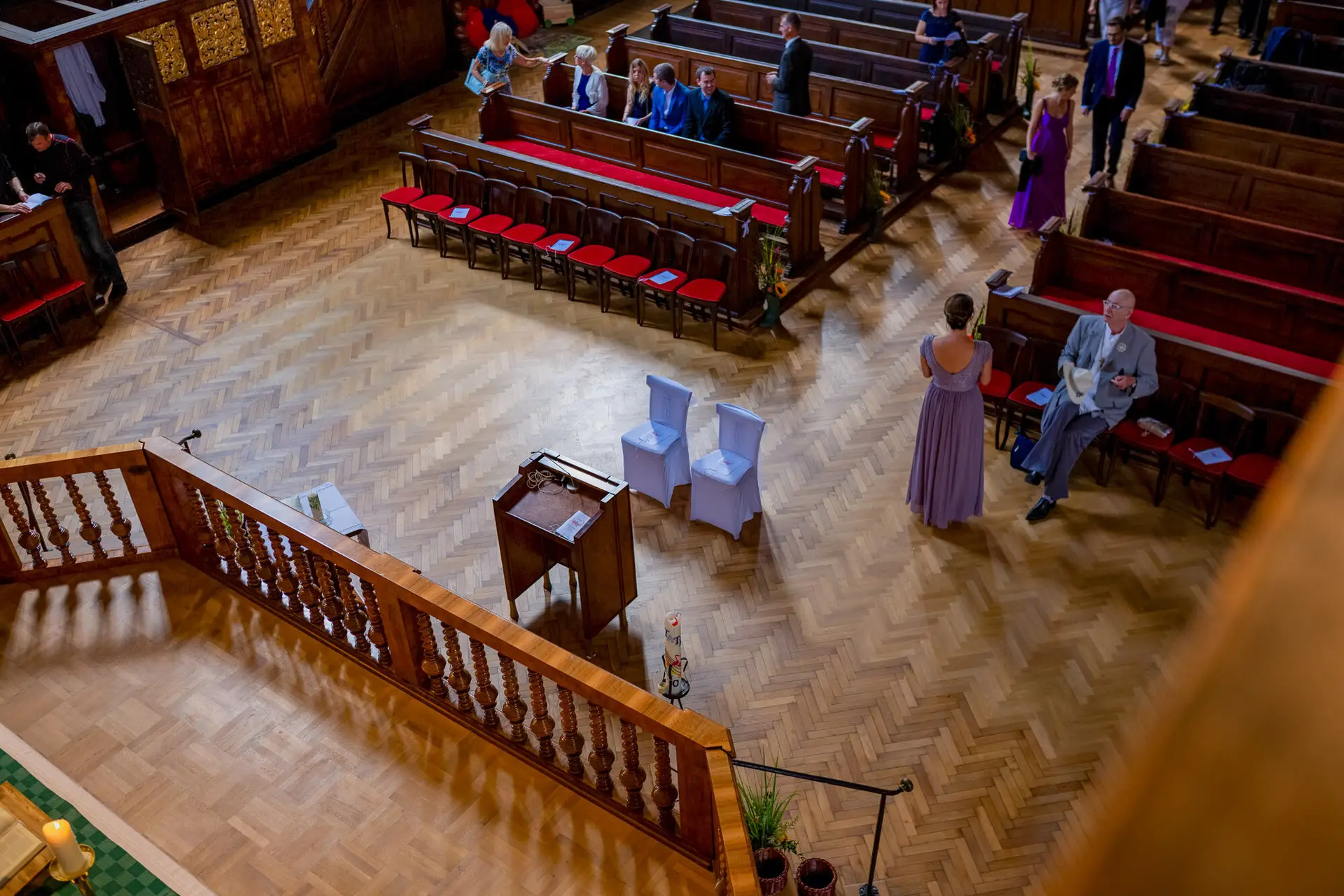 20180915 13 17 59 20180915 13 17 59 Geng Rummer Speyer Reilingen MK3 4826 Holz Kirchen Reihen Gaeste Hochzeitsfotograf Reilingen Speyer Ida Philipp.DQV7eJDC Hochzeitsglück im prächtigen Kirchenschiff mit Gästen und Blumendekoration