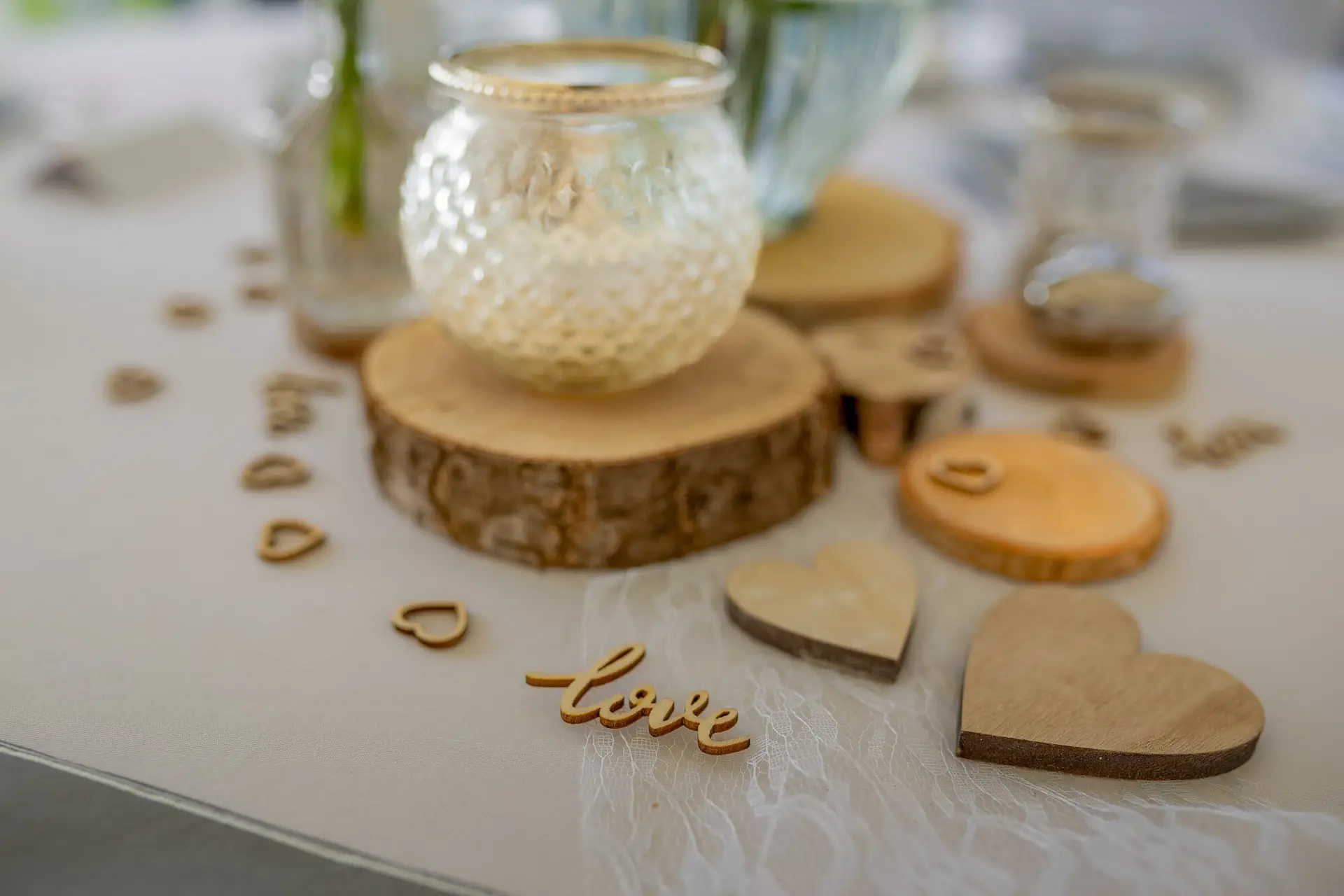 20180915 15 52 05 20180915 15 52 05 Geng Rummer Speyer Reilingen MK3 6834 Herz Holz Kerze Liebe Hochzeitsfotograf Reilingen Speyer Ida Philipp.XBrStVo3 Herz aus Holz, Kerze und Blumen – romantische Tischdekoration zur Hochzeit