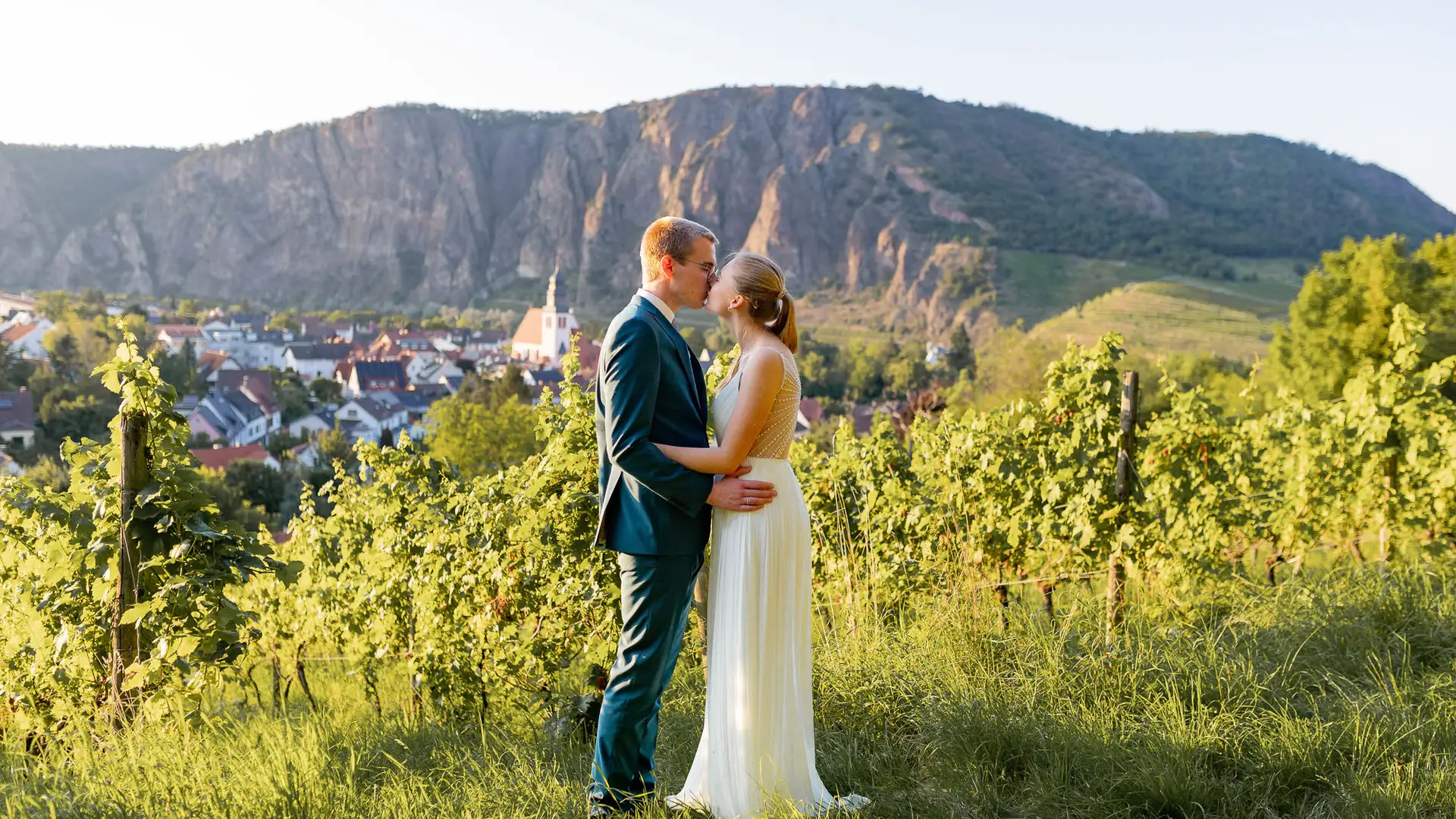 Kirchliche Trauung in Bad Münster am Stein & Brautpaarshooting Burg Ebernburg – Jana & Julian