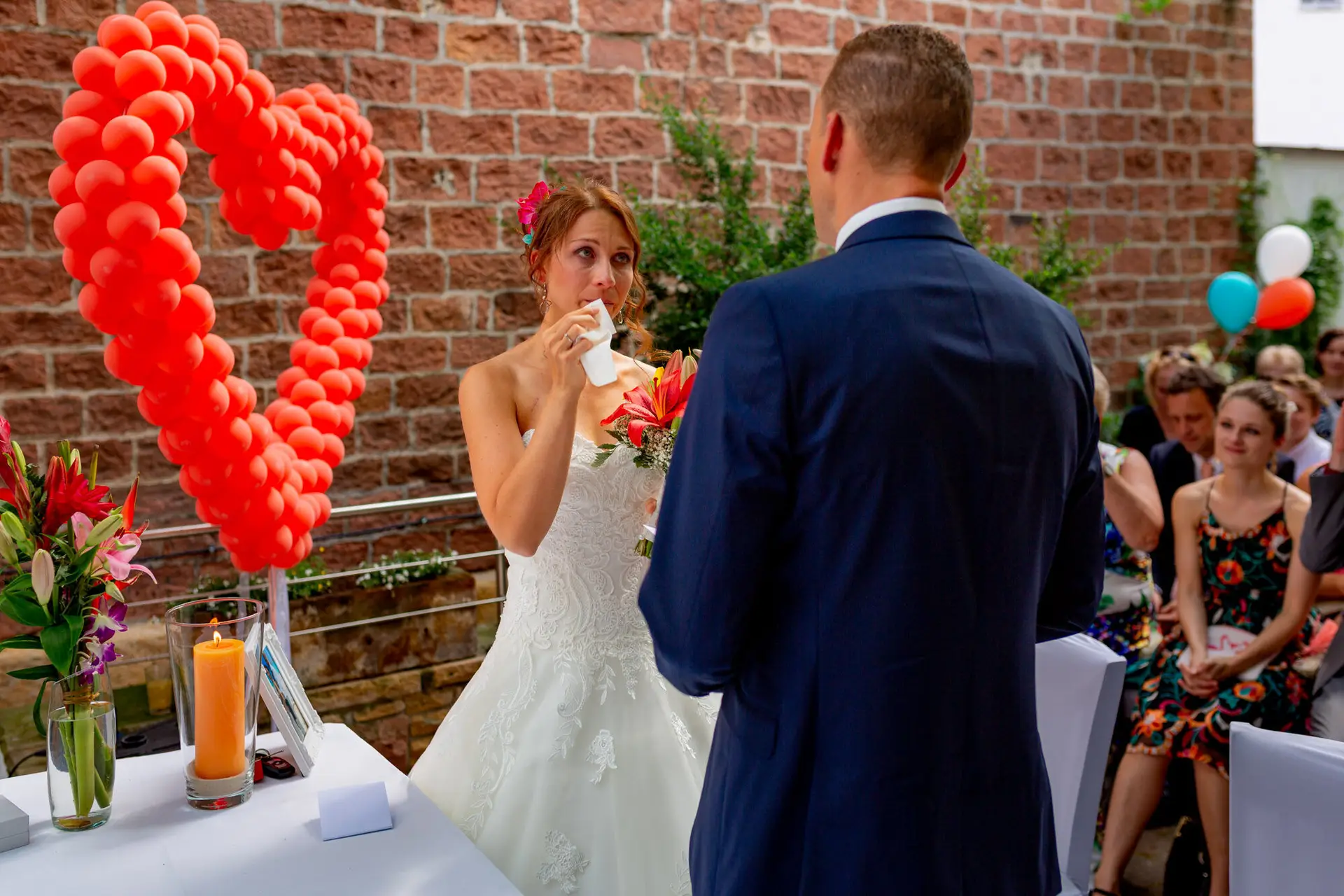 Gäste beim Empfang in der Rebe Deidesheim – Hochzeit Jennifer und Gregor
