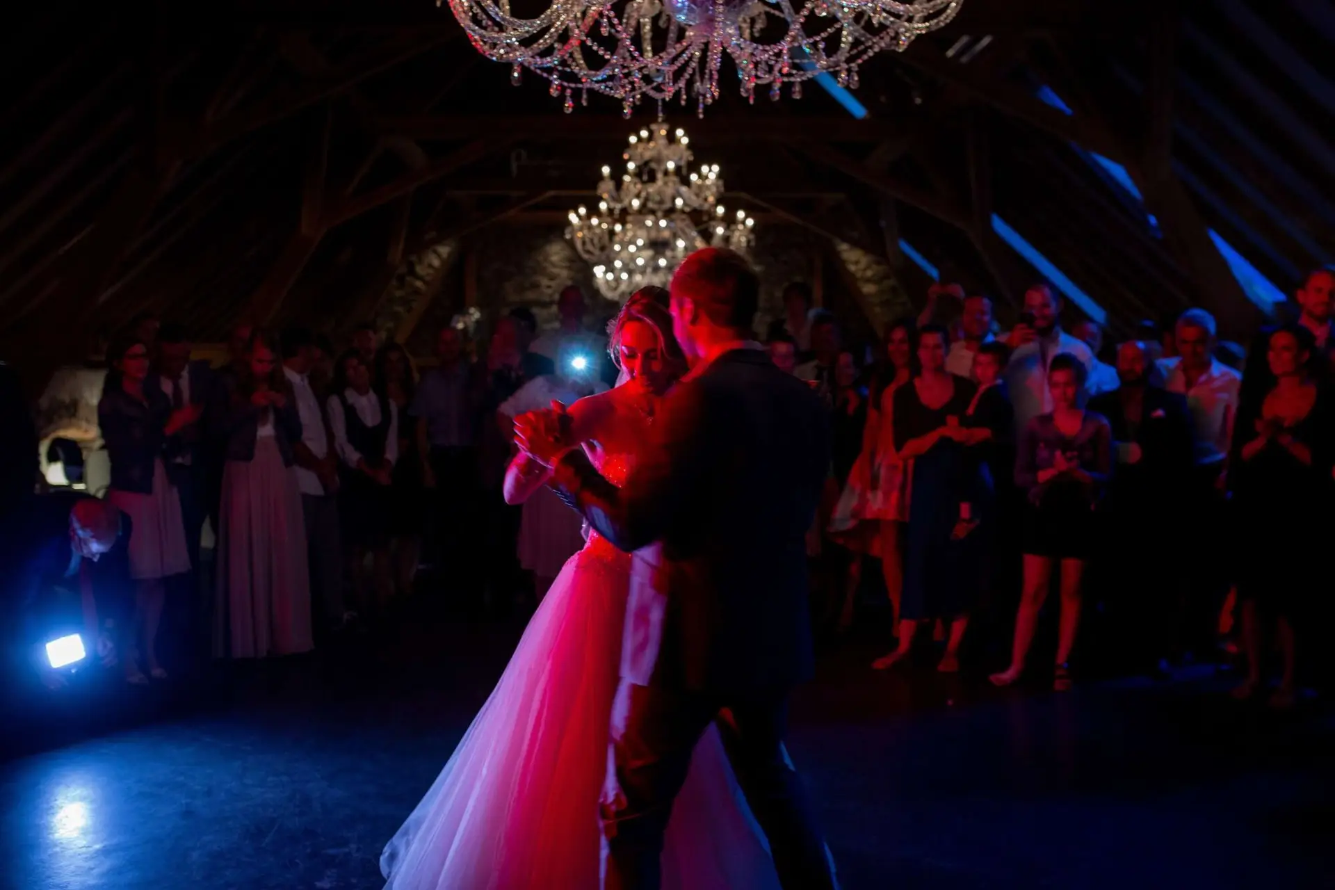 Erster Tanz von Julia und Timo in der Scheune des Hofgut Hohenstein