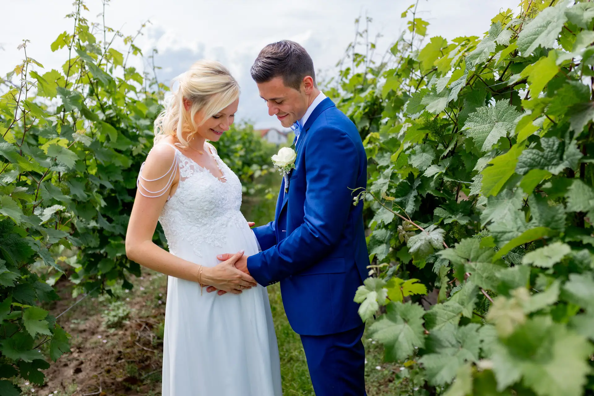 Liane und Kevin im Weinberg – romantisches Brautpaarshooting in der Pfalz