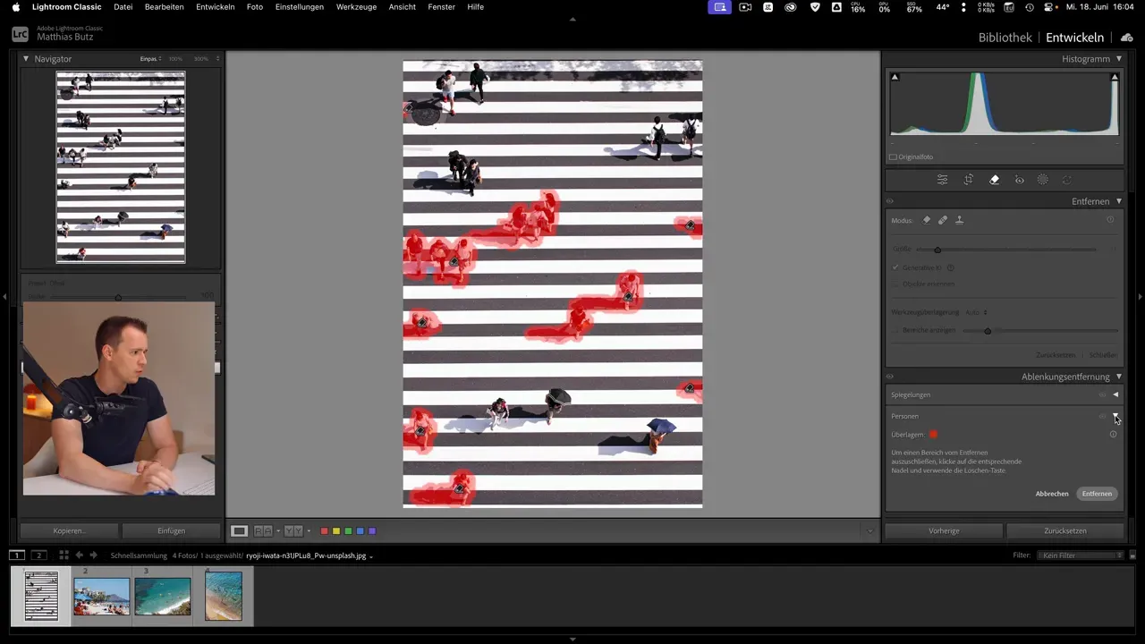Lightroom-Entwickeln-Ansicht mit Vogelperspektive eines Zebrastreifens, rote Markierungen zeigen automatisch erkannte Personen zum Entfernen.