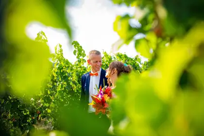 Jennifer Gregor Kuss Weinberg Deidesheim Brautpaarshooting.CfjEf25R Hochzeitsreportage Pfalz – Hochzeitsfotograf