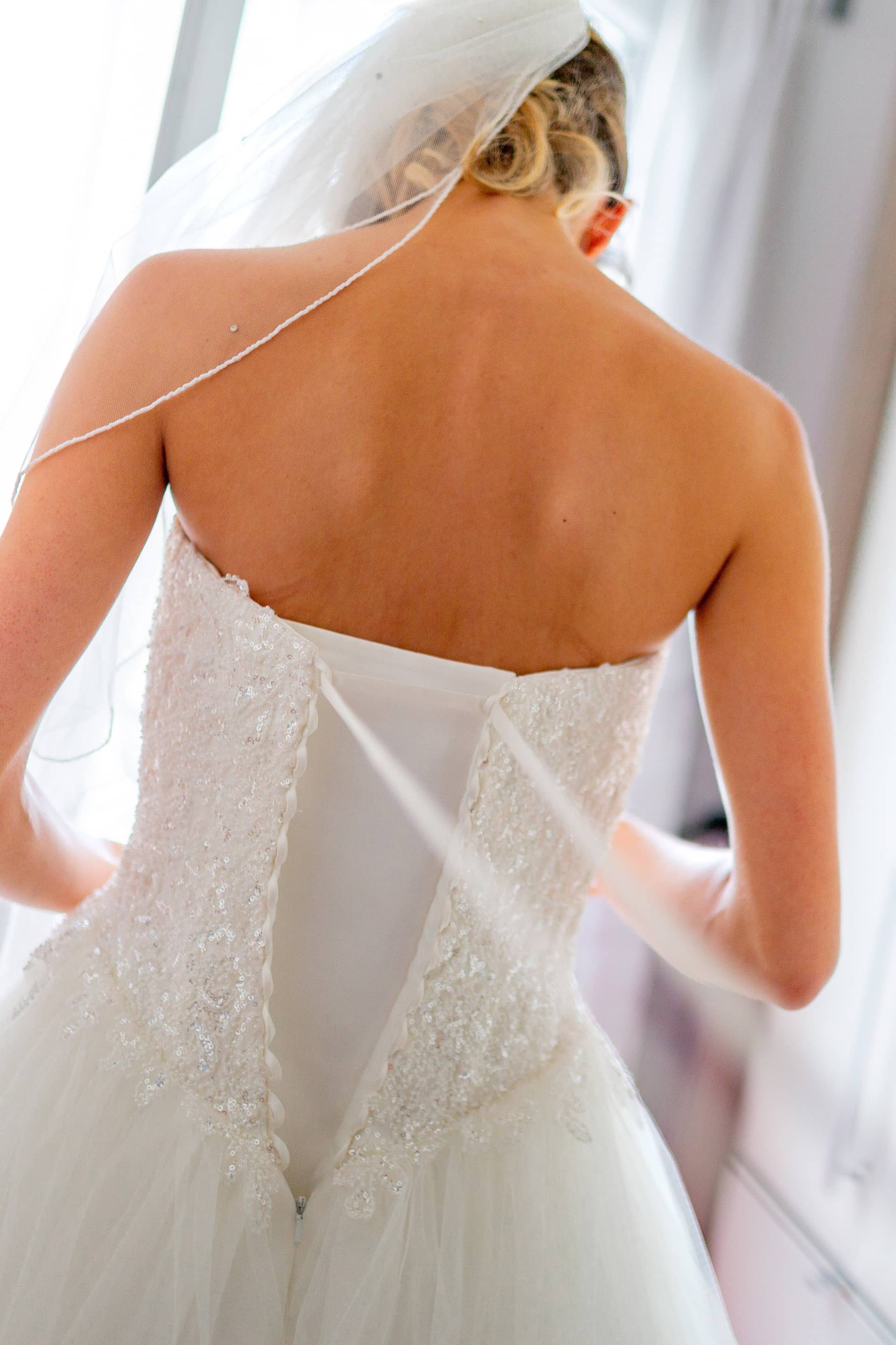 Emotionaler Moment eines Brautpaares auf dem Hofgut Hohenstein, fotografiert von einem Hochzeitsfotografen aus Mannheim.