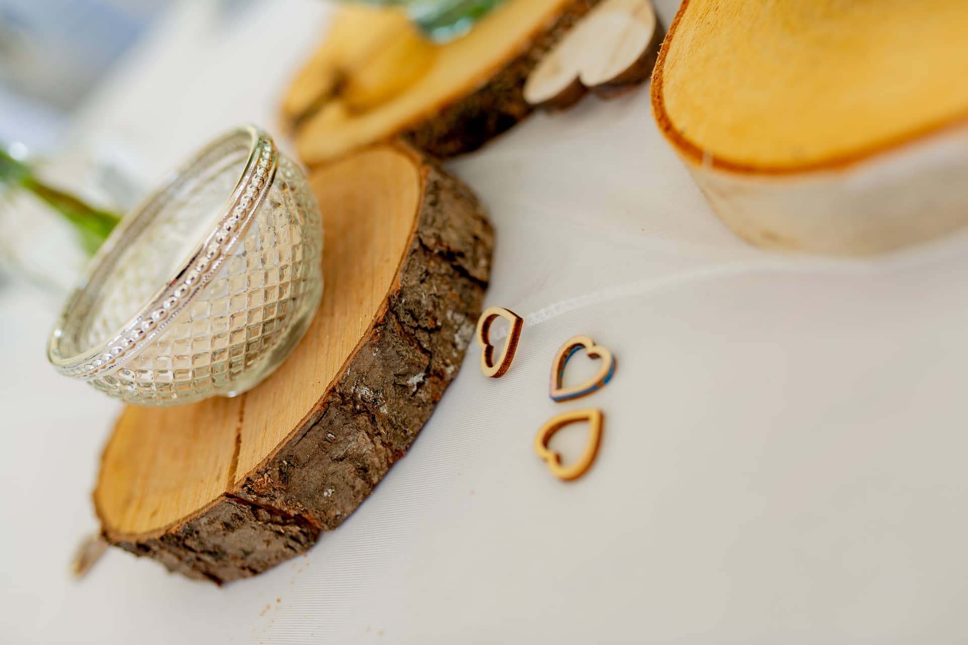 20180915 15 50 10 MK3 6794 Holz Kerze Herz Liebe Hochzeitsfotograf Reilingen Speyer Ida Philipp.F1WmXeyy Holzscheiben mit Herzchen – romantische Tischdeko zur Hochzeit in Reilingen