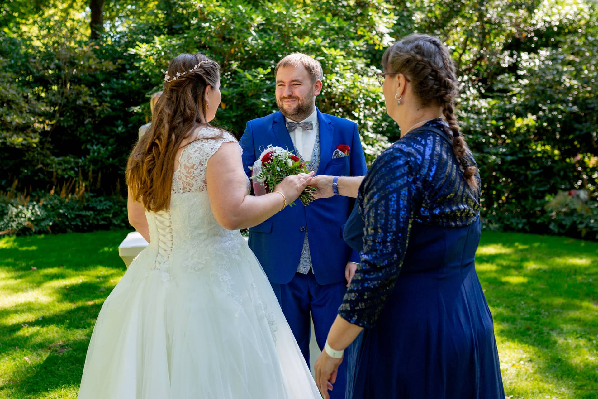 20210903 14 02 57 Wenz Freie Trauung Ringtausch MK3 4854.CggKJ9KI Ringtausch bei der freien Trauung in der Klangoase des Luisenparks Mannheim