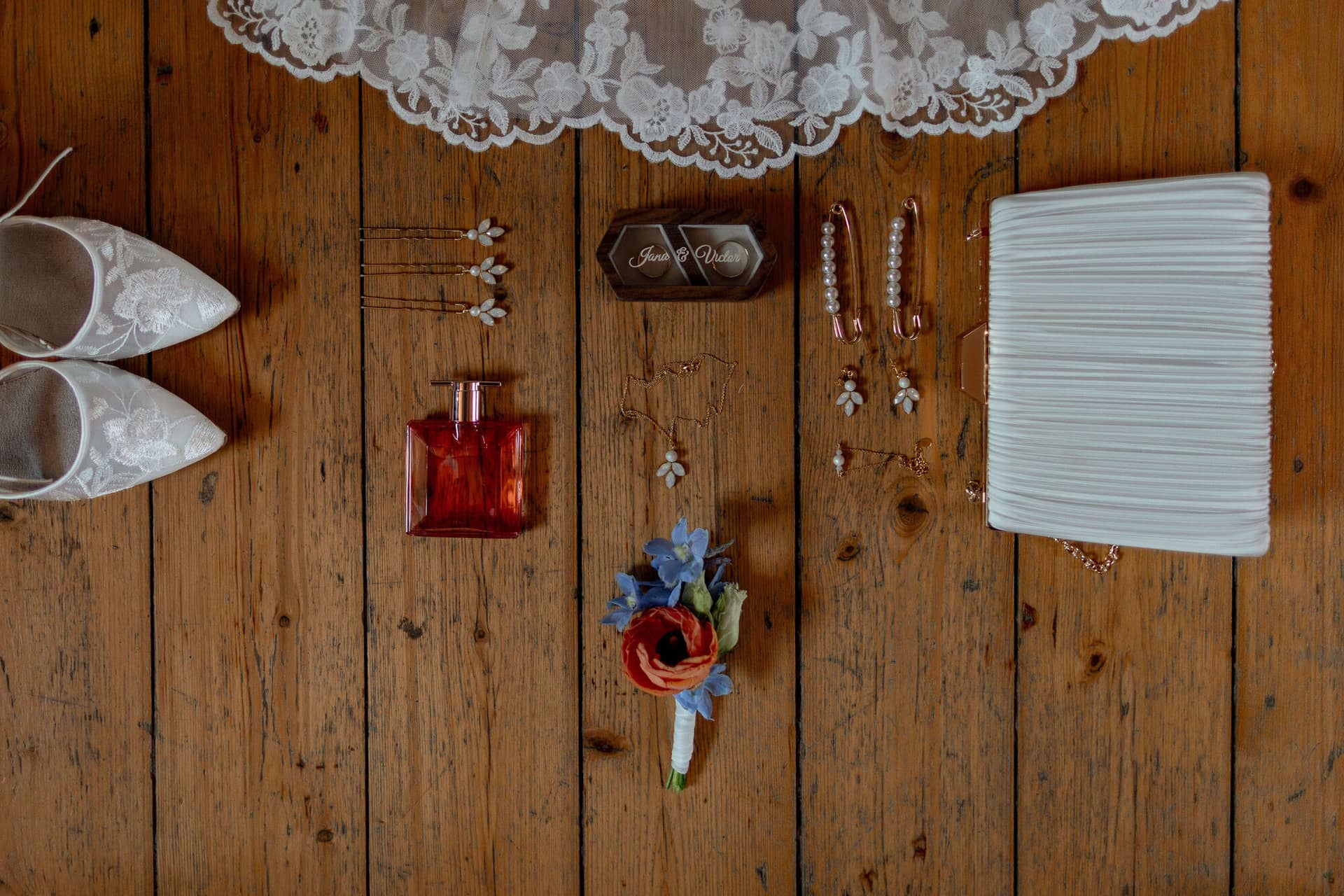 20250501 10 33 274K8A2089 Getting Ready Der Braut Im Fritz Ritter In Bad Duerkheim.ChBHMxaf Personalisierte Ringbox aus Holz mit gravierten Namen und Eheringen