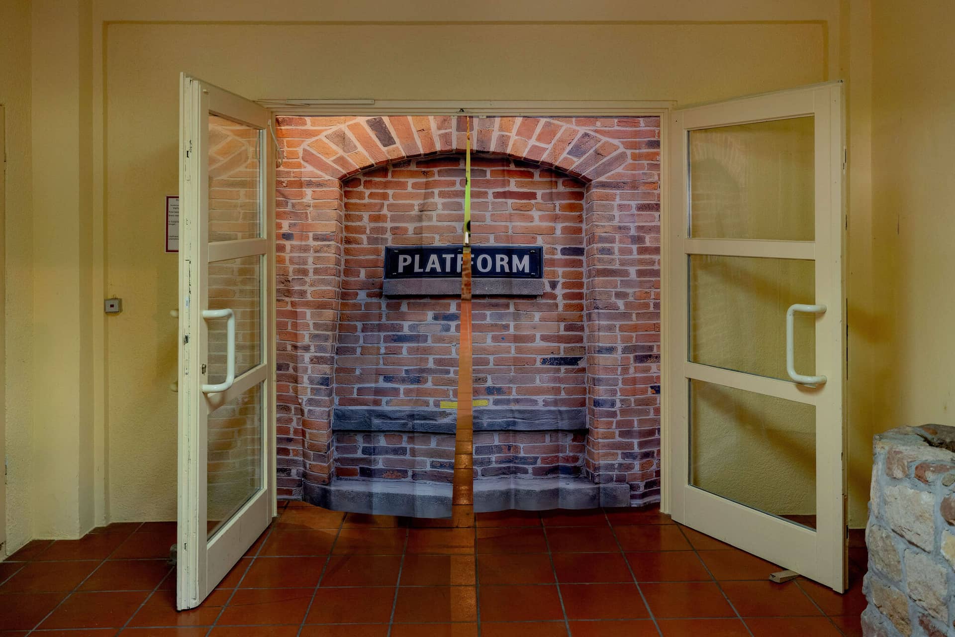 20250913 13 41 56 4K8A5700.DnBmTfzL Platform 9 3/4 Kulisse als Fotowand