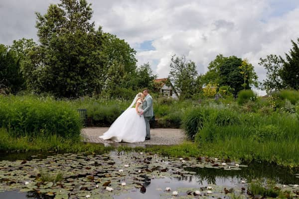 Brautpaarshooting Weinheim Schlossgarten Heidelberg Freie Trauung 4K8A5037 E73cd463 1500.D POW4LH brautpaarshooting-weinheim-schlossgarten-heidelberg-freie-trauung-4K8A5037-e73cd463-1500.jpg