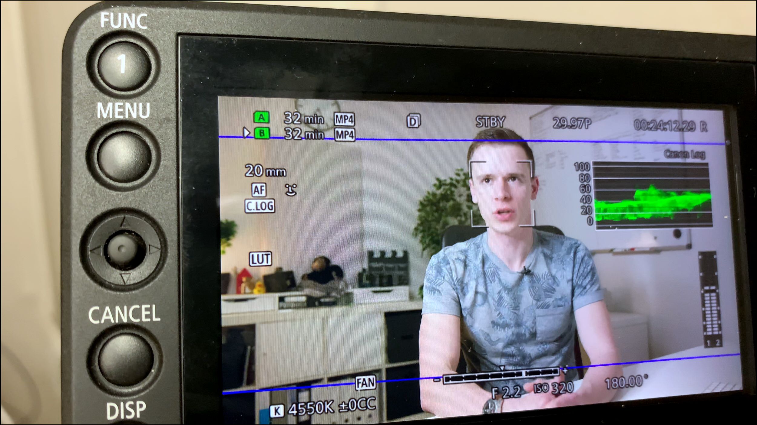 externen-monitor-verwenden-f_C3_BCr-10-bit-und-rec709-simulation-log-filmen-lernen-tutorial