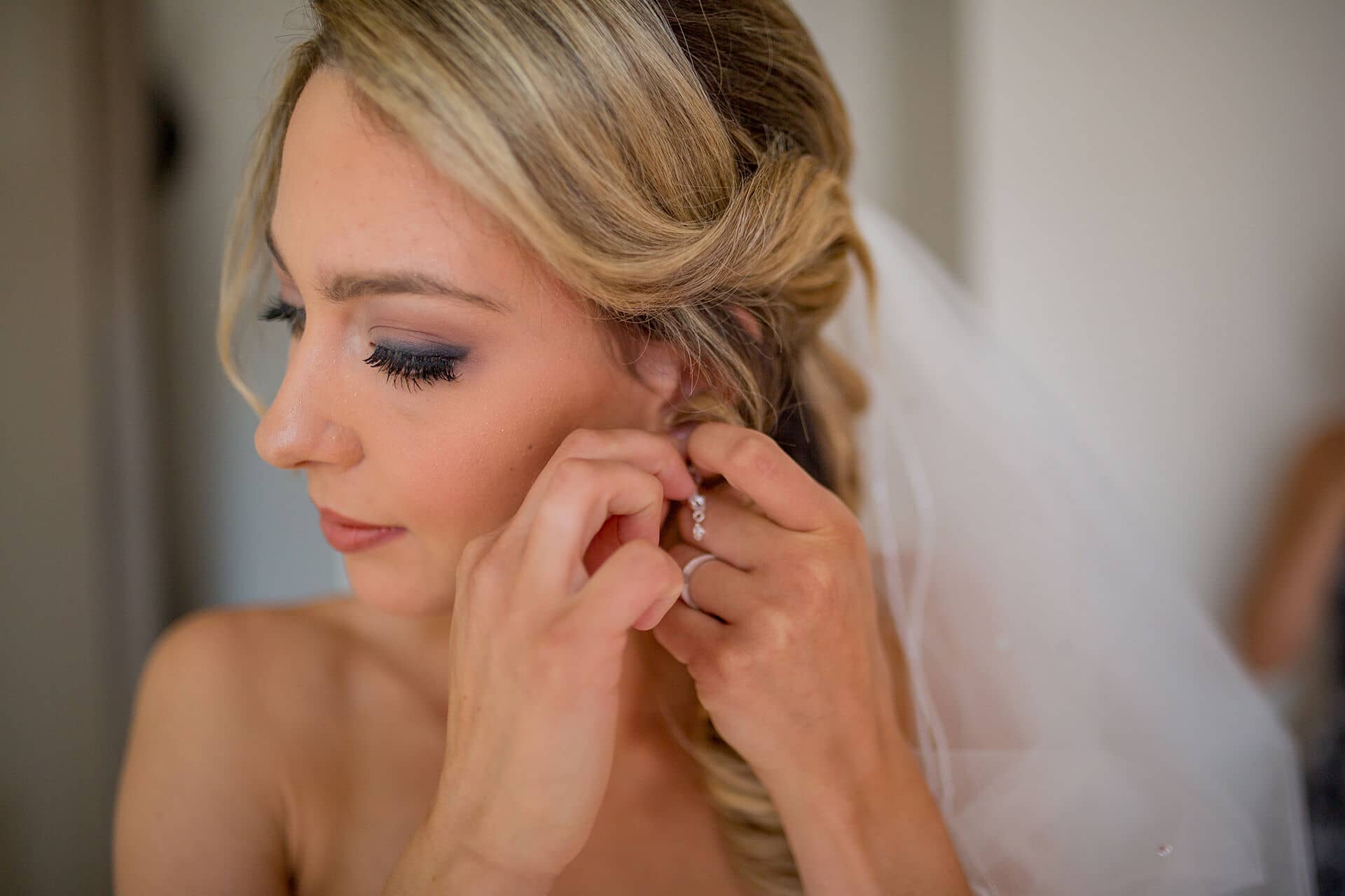 Getting Ready Hochzeitsfotografie Tipps Fuer Brautpaare 3.XUuB7YDQ getting-ready-hochzeitsfotografie-tipps-fuer-brautpaare-3