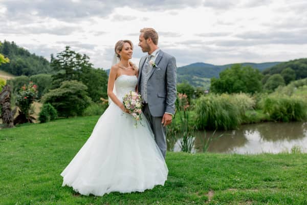 Heiraten Mannheim Hofgut Hohenstein Lauertal Reza Sharin Auferstehungskirche IMG 3286.D63E7scJ heiraten-mannheim-hofgut-hohenstein-lauertal-reza-sharin-auferstehungskirche-IMG_3286.jpg