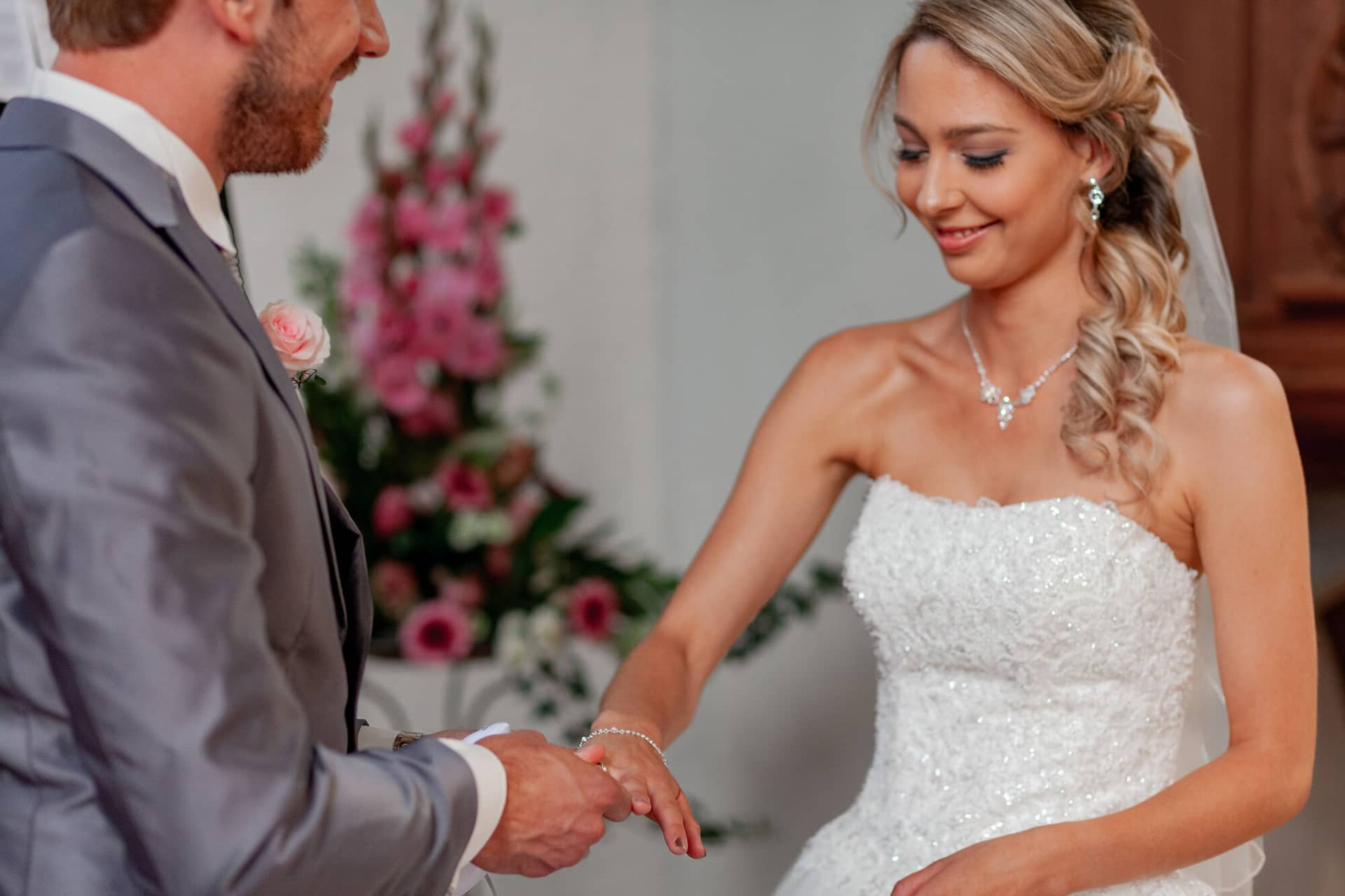 Heiraten Mannheim Hofgut Hohenstein Lauertal Reza Sharin Auferstehungskirche IMG 7843.DzBFEMK2 Emotionale Momente während der kirchlichen Trauung Mannheim