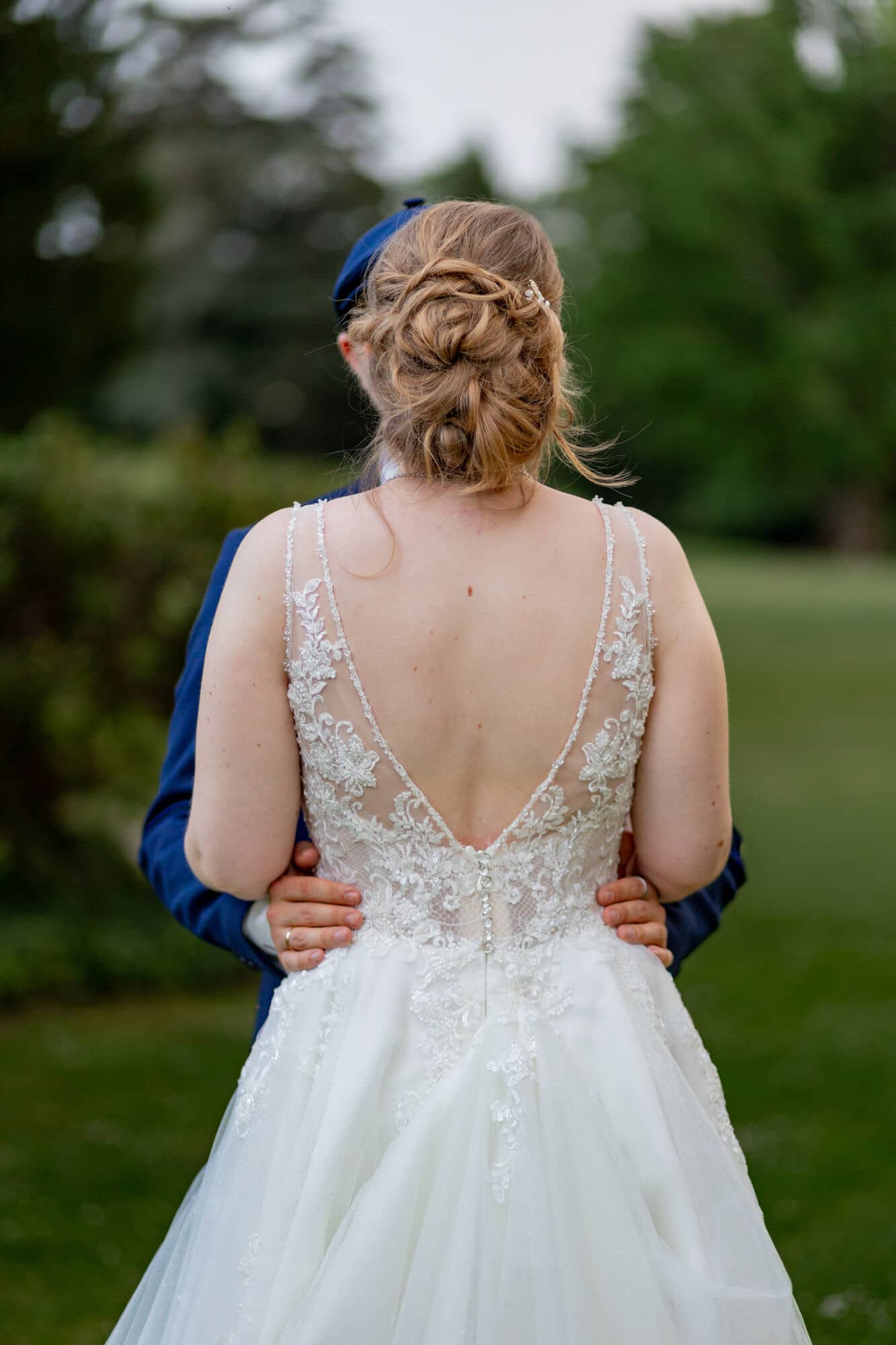 Hochzeit Weinheim Brautpaarshooting Schlosspark Spaziergang.ByTd1lHR Sandra und Dominic beim Spaziergang durch den Schlosspark Weinheim