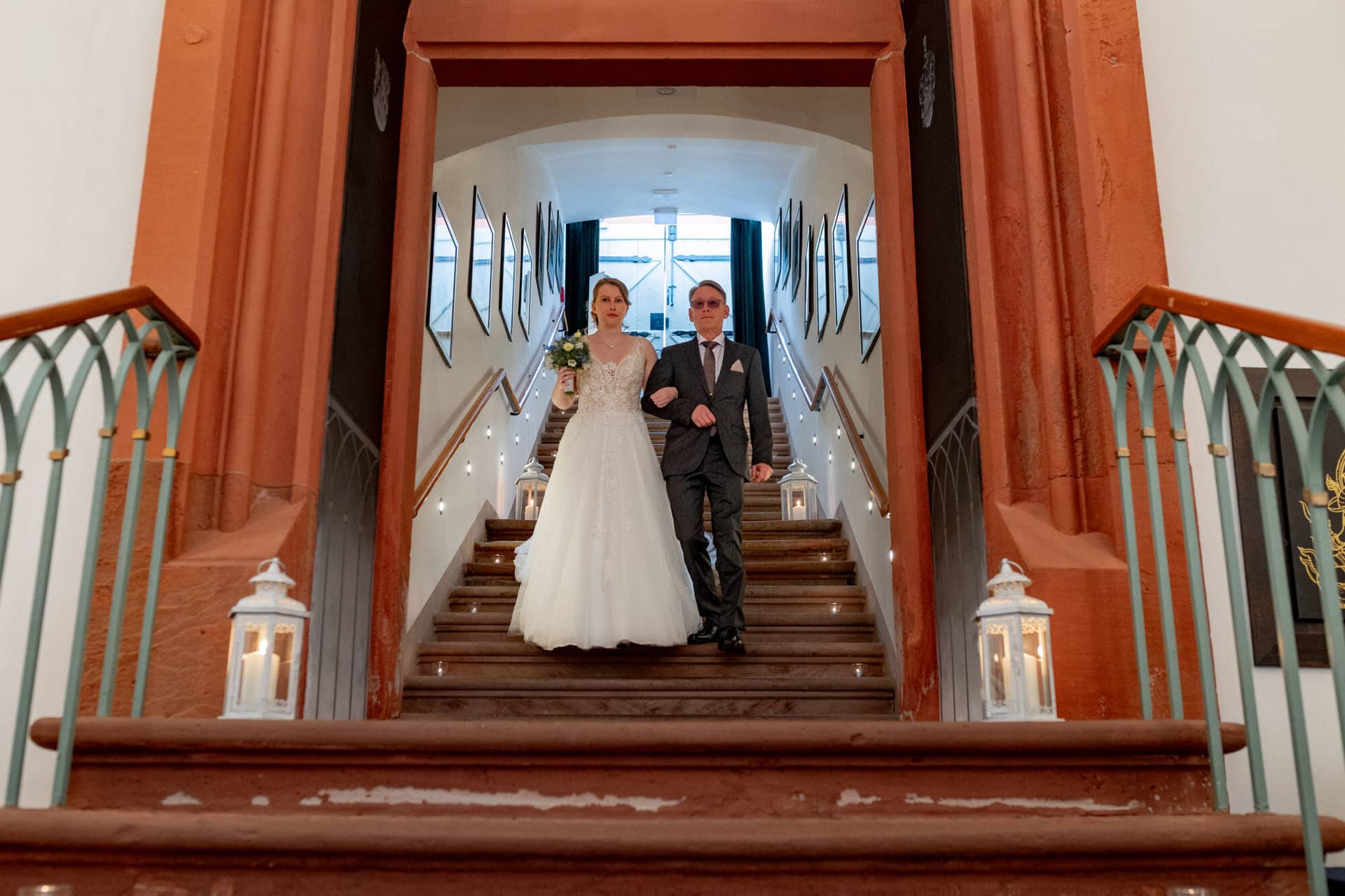 Hochzeit Weinheim Trauung Ulner Kapelle Einzug.BGLq8FoD Einzug des Brautpaares in die Ulner Kapelle Weinheim