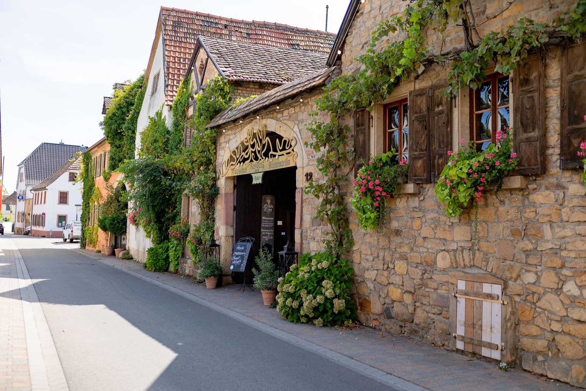 Hochzeitsfotograf Neustadt Hambacher Schloss Ruppertsberg Kellers Keller 23.C5cvDcKN Schamanisches Ritual mit Räucherwerk bei außergewöhnlicher freier Trauung