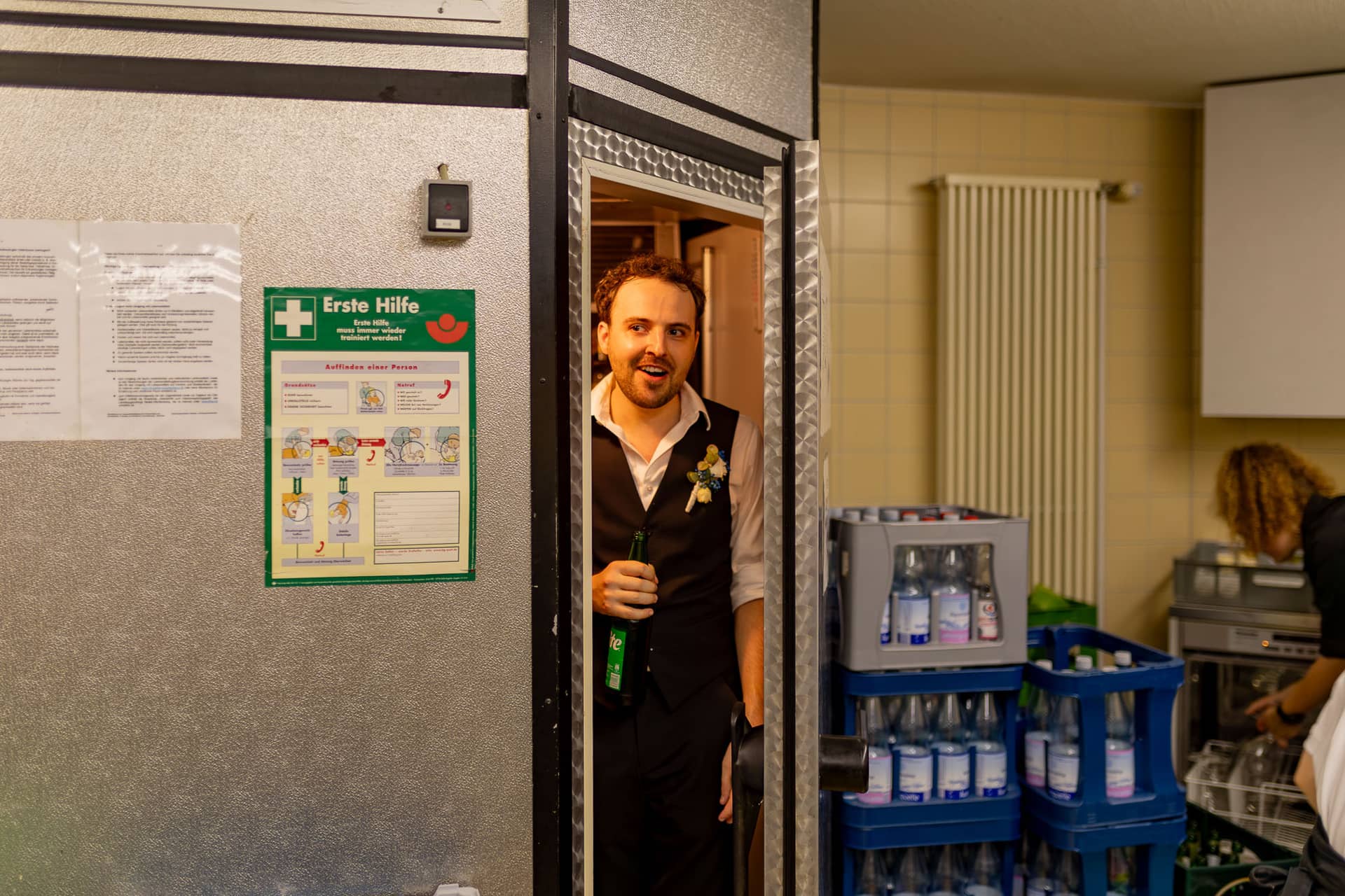 Julia Dennis Hochzeit Mannheim Hochzeitsfeier Mannheim Neckarstadt 4k8a3961.A4A3NoeE Gäste feiern auf der Hochzeit von Julia und Dennis im Gemeindesaal Mannheim-Neckarstadt