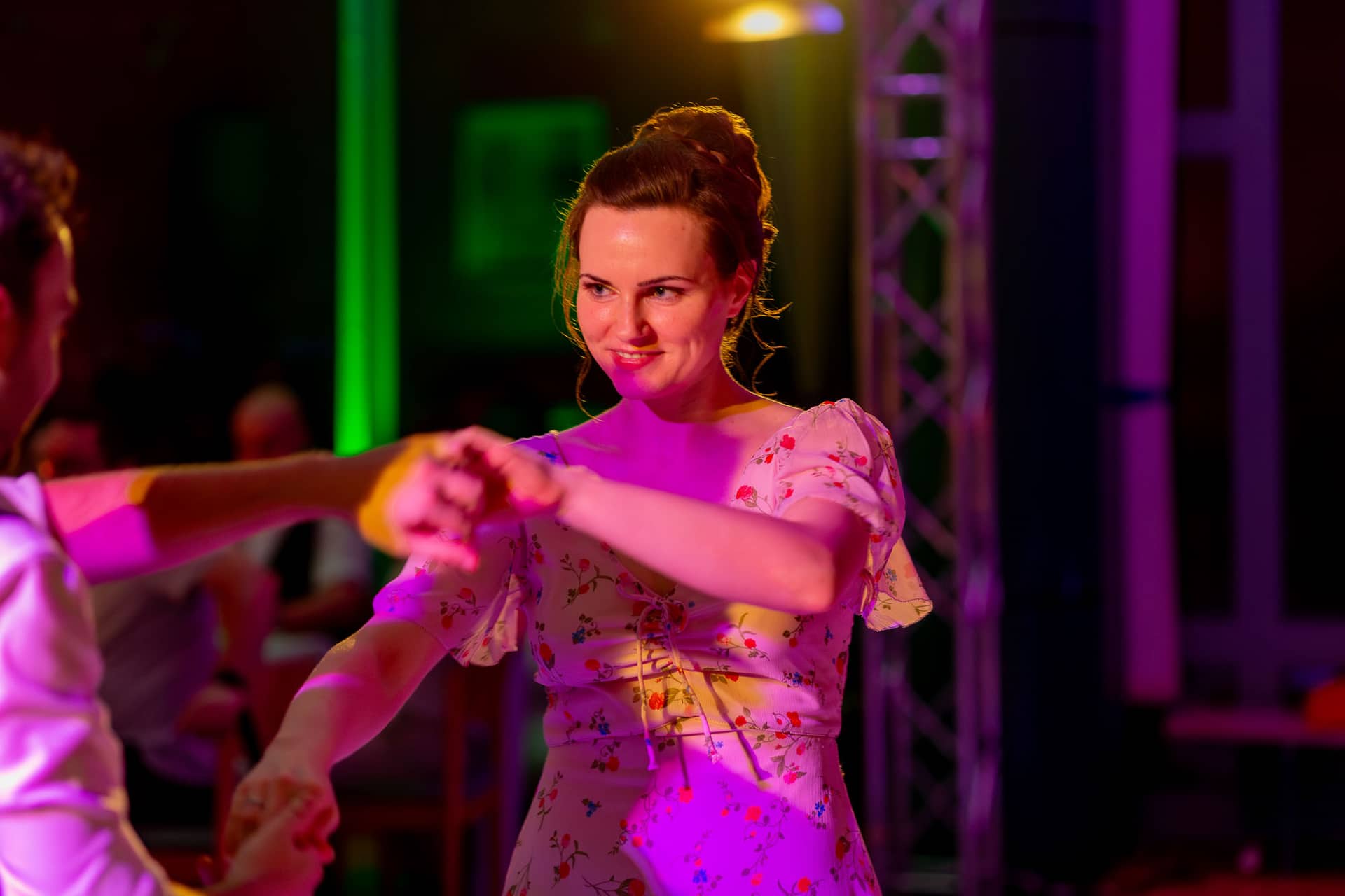 Julia Dennis Hochzeit Mannheim Hochzeitsfeier Mannheim Neckarstadt Mk3 5839.BH5f400S Familie und Freunde feiern im Saal und Garten der St. Nikolaus Kirche Mannheim