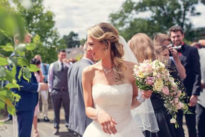 Julia Timo Hochzeitsfotograf Hofgut Hohenstein Lautertal Bensheim Mannheim.CZzr8LBa Hochzeitsbild