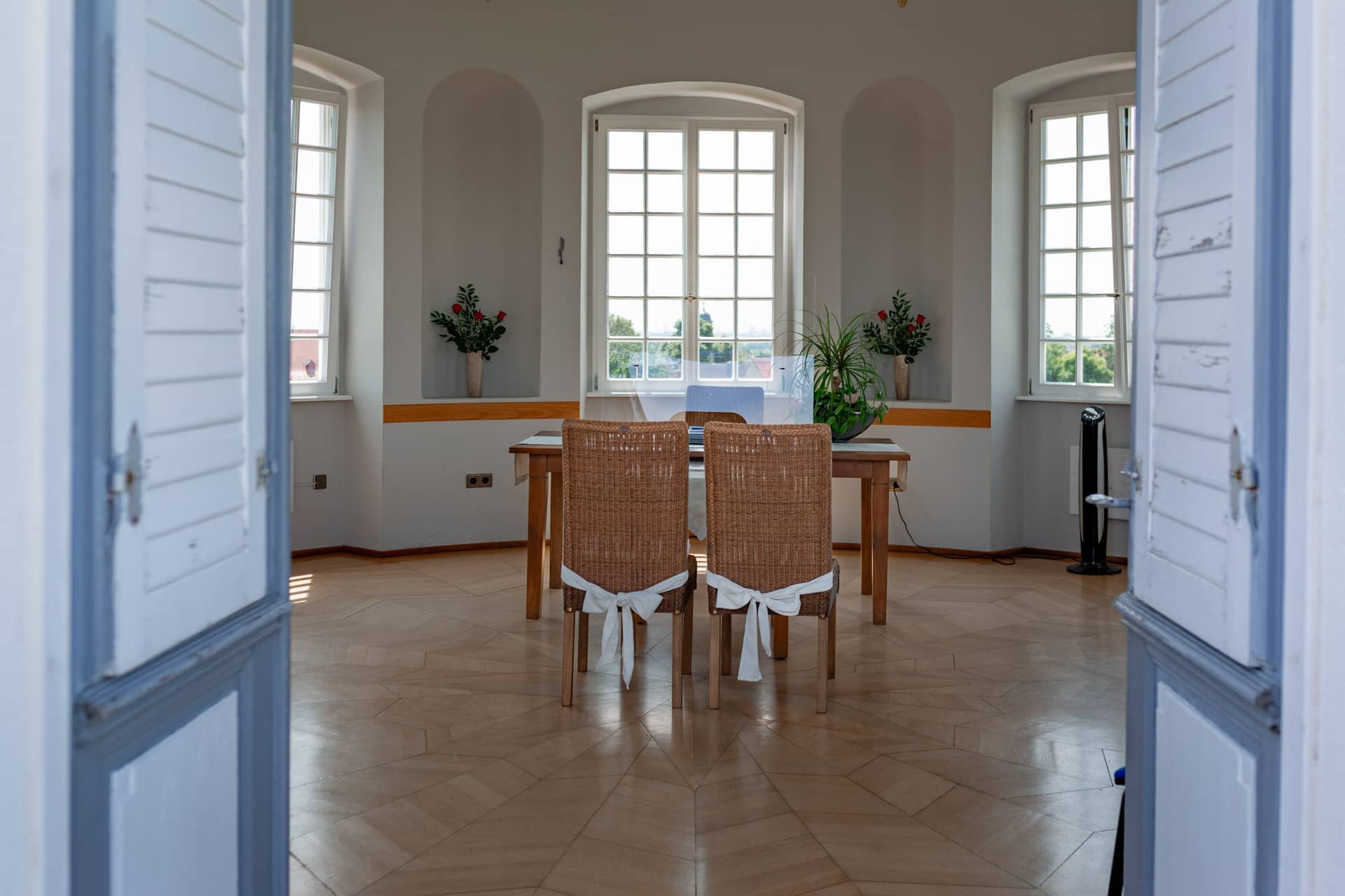 Liane Kevin Hochzeitsfotograf Schlosspavillon Kleinniedesheim Location 01 Eine Grosse Eingangshalle.Cp7QHRos Eingangsbereich des Schlosspavillon Kleinniedesheim