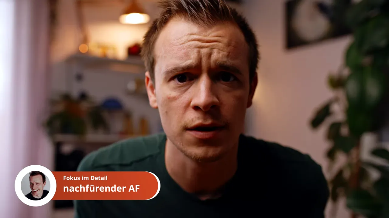 Nahaufnahme des Moderators mit Einblendung ‚nachführender AF‘ als Beispiel für kontinuierlichen Autofokus