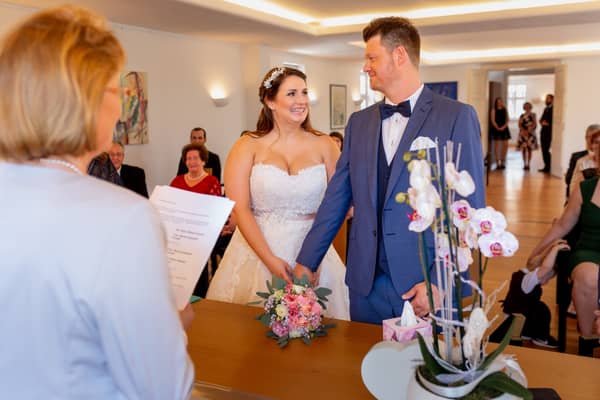 Standesamtliche Trauung Mutterstadt Altes Rathaus Bad Duerkheim Schlossgarten IMG 2834.Cpz3TAGk standesamtliche-trauung-mutterstadt-altes-rathaus-bad-duerkheim-schlossgarten-IMG_2834.jpg